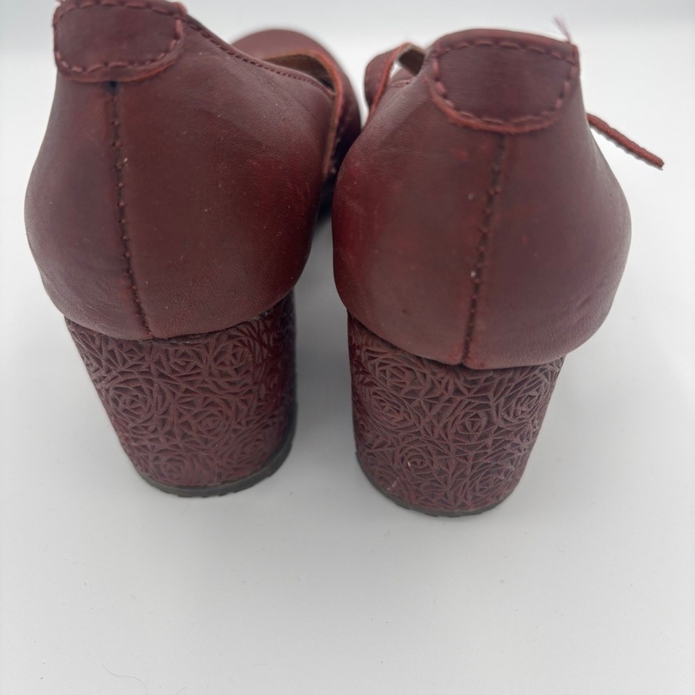 Sergio Tomani Mary Jane Heels Women Sz 38 Burgundy Floral Embossed Block Heel - Picture 5 of 11